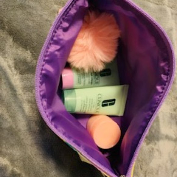 3 Clinique samples,  keychain and a cosmetic bag - Picture 4 of 5